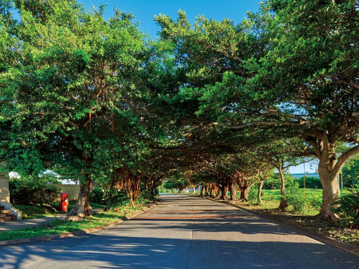 Hotel Nikko Alivila Yomitan Exterior foto The Avenue of the Oaks