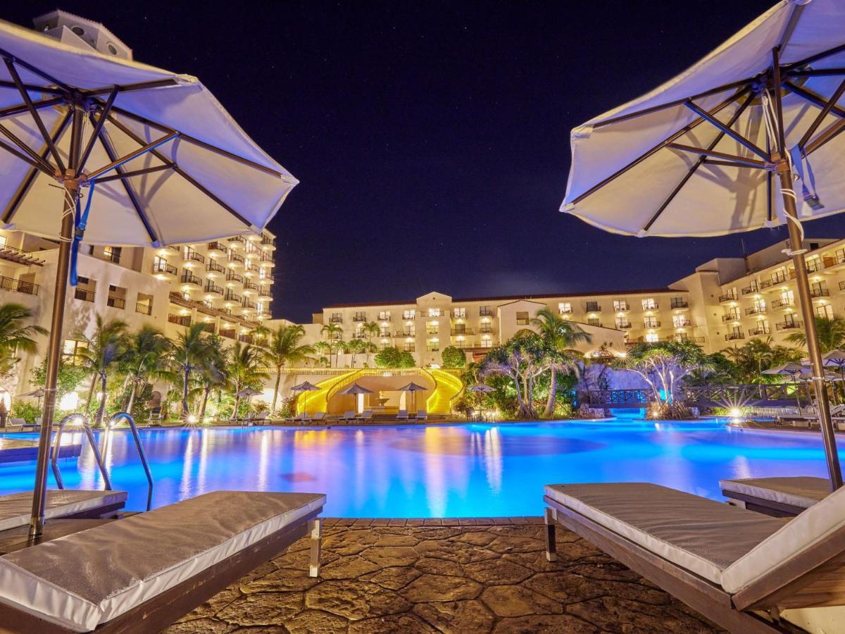 Hotel Nikko Alivila Yomitan Exterior foto The pool at the resort