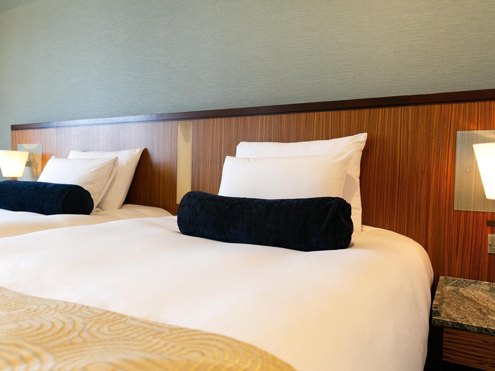 Hotel Nikko Alivila Yomitan Exterior foto A bed with a bolster